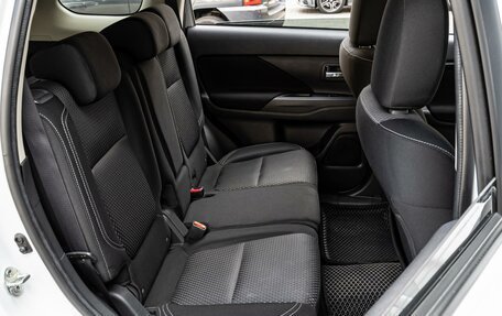 Mitsubishi Outlander III рестайлинг 3, 2019 год, 1 920 000 рублей, 7 фотография