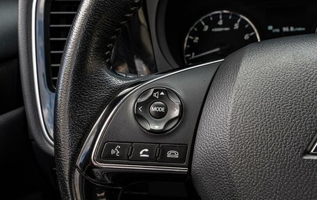 Mitsubishi Outlander III рестайлинг 3, 2019 год, 1 920 000 рублей, 16 фотография