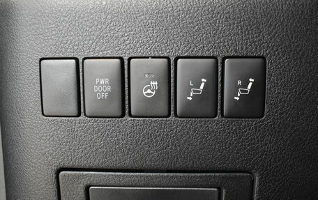 Toyota Alphard III, 2019 год, 3 990 000 рублей, 17 фотография