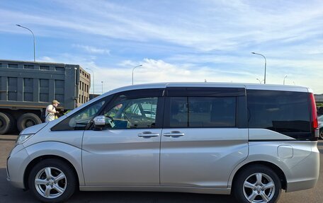 Honda Stepwgn IV, 2018 год, 1 800 000 рублей, 4 фотография