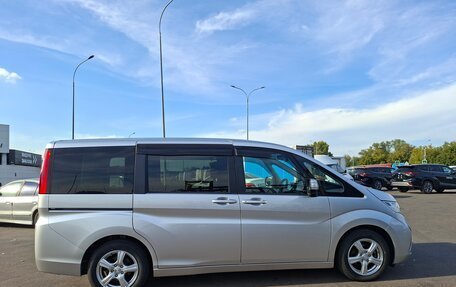 Honda Stepwgn IV, 2018 год, 1 800 000 рублей, 3 фотография
