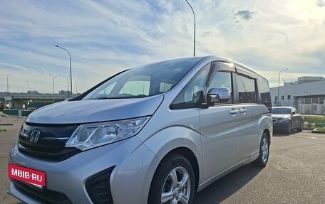 Honda Stepwgn IV, 2018 год, 1 800 000 рублей, 2 фотография