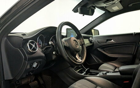 Mercedes-Benz GLA, 2019 год, 1 950 000 рублей, 17 фотография