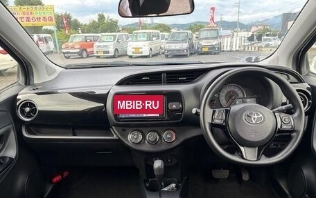 Toyota Vitz, 2020 год, 900 000 рублей, 10 фотография