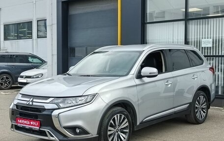 Mitsubishi Outlander III рестайлинг 3, 2021 год, 2 650 000 рублей, 1 фотография