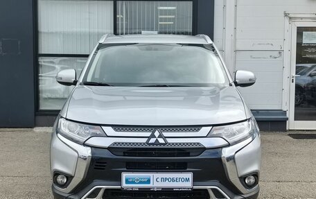 Mitsubishi Outlander III рестайлинг 3, 2021 год, 2 650 000 рублей, 2 фотография