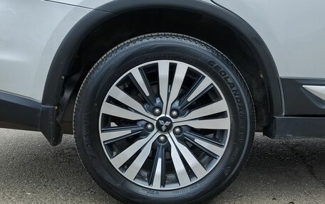 Mitsubishi Outlander III рестайлинг 3, 2021 год, 2 650 000 рублей, 9 фотография