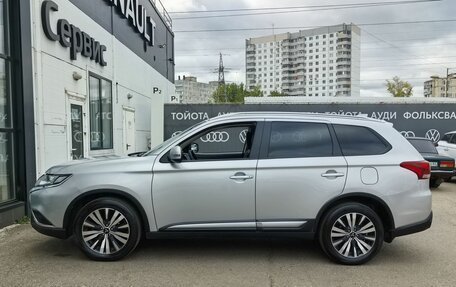 Mitsubishi Outlander III рестайлинг 3, 2021 год, 2 650 000 рублей, 8 фотография