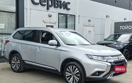 Mitsubishi Outlander III рестайлинг 3, 2021 год, 2 650 000 рублей, 3 фотография