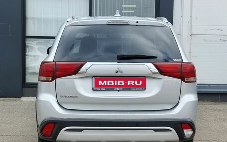 Mitsubishi Outlander III рестайлинг 3, 2021 год, 2 650 000 рублей, 6 фотография