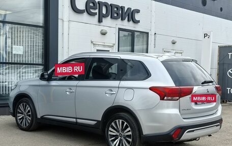 Mitsubishi Outlander III рестайлинг 3, 2021 год, 2 650 000 рублей, 7 фотография