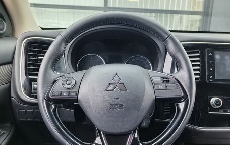 Mitsubishi Outlander III рестайлинг 3, 2021 год, 2 650 000 рублей, 15 фотография