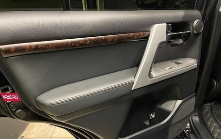 Toyota Land Cruiser 200, 2015 год, 4 200 000 рублей, 21 фотография