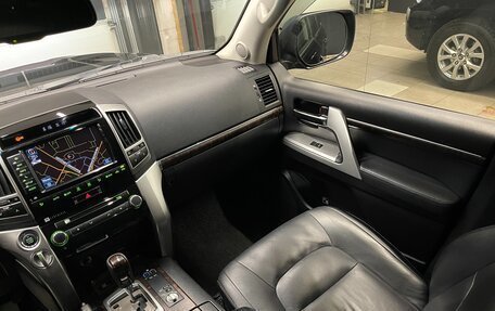 Toyota Land Cruiser 200, 2015 год, 4 200 000 рублей, 28 фотография