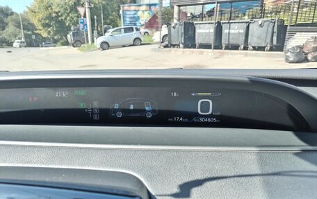 Toyota Prius IV XW50, 2016 год, 1 050 000 рублей, 7 фотография