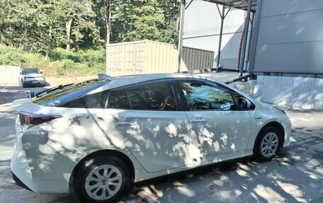 Toyota Prius IV XW50, 2016 год, 1 050 000 рублей, 4 фотография