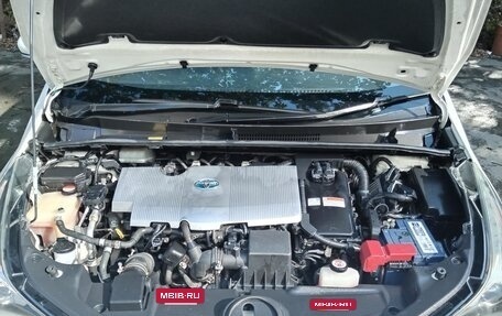 Toyota Prius IV XW50, 2016 год, 1 050 000 рублей, 2 фотография