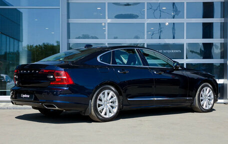 Volvo S90 II рестайлинг, 2019 год, 3 190 000 рублей, 5 фотография