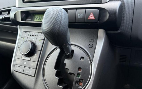 Toyota Wish II, 2017 год, 1 400 000 рублей, 17 фотография