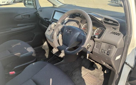 Toyota Wish II, 2017 год, 1 400 000 рублей, 12 фотография