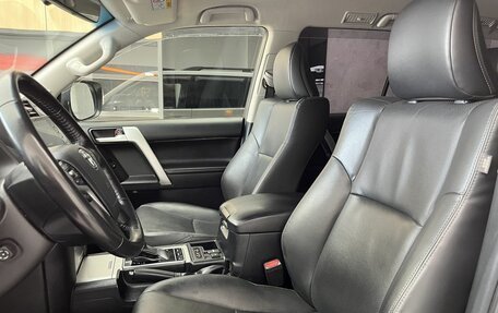 Toyota Land Cruiser Prado 150 рестайлинг 2, 2021 год, 7 100 000 рублей, 8 фотография