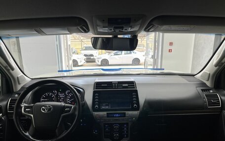 Toyota Land Cruiser Prado 150 рестайлинг 2, 2021 год, 7 100 000 рублей, 9 фотография