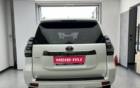Toyota Land Cruiser Prado 150 рестайлинг 2, 2021 год, 7 100 000 рублей, 5 фотография
