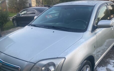 Toyota Avensis III рестайлинг, 2005 год, 720 000 рублей, 1 фотография