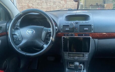 Toyota Avensis III рестайлинг, 2005 год, 720 000 рублей, 4 фотография