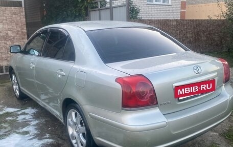 Toyota Avensis III рестайлинг, 2005 год, 720 000 рублей, 2 фотография