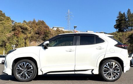 Toyota Yaris Cross, 2022 год, 1 371 000 рублей, 3 фотография