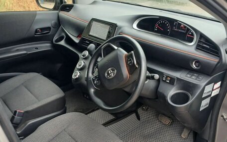 Toyota Sienta II, 2021 год, 1 700 000 рублей, 11 фотография