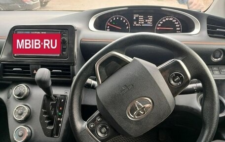 Toyota Sienta II, 2021 год, 1 700 000 рублей, 15 фотография