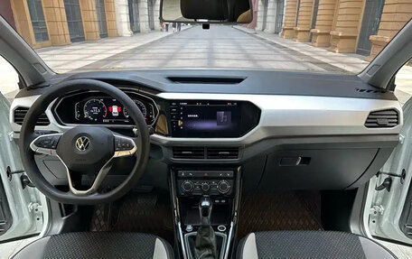 Volkswagen T-Cross I, 2022 год, 1 250 001 рублей, 8 фотография