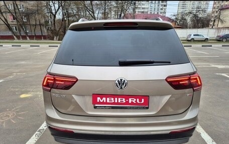 Volkswagen Tiguan II, 2017 год, 2 400 000 рублей, 2 фотография