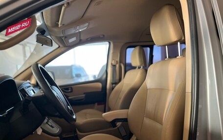 Hyundai H-1 II рестайлинг, 2015 год, 1 799 000 рублей, 5 фотография