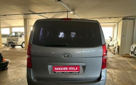 Hyundai H-1 II рестайлинг, 2015 год, 1 799 000 рублей, 3 фотография