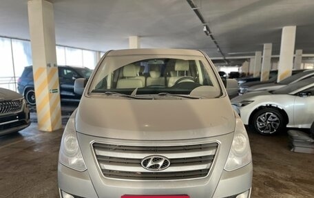 Hyundai H-1 II рестайлинг, 2015 год, 1 799 000 рублей, 10 фотография