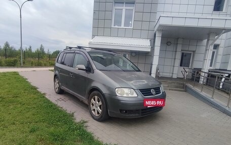 Volkswagen Touran III, 2006 год, 410 000 рублей, 2 фотография