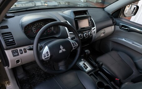 Mitsubishi Pajero Sport II рестайлинг, 2014 год, 1 895 000 рублей, 13 фотография