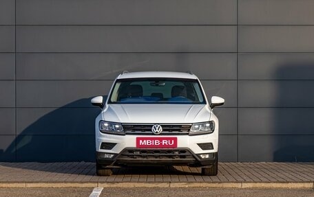 Volkswagen Tiguan II, 2018 год, 2 200 000 рублей, 2 фотография