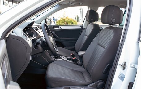 Volkswagen Tiguan II, 2018 год, 2 200 000 рублей, 13 фотография