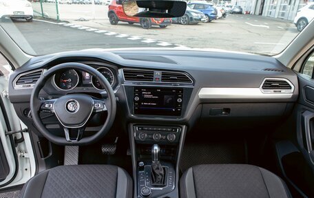 Volkswagen Tiguan II, 2018 год, 2 200 000 рублей, 17 фотография