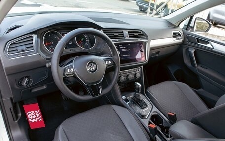 Volkswagen Tiguan II, 2018 год, 2 200 000 рублей, 15 фотография