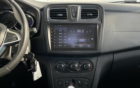 Renault Logan II, 2018 год, 990 000 рублей, 17 фотография