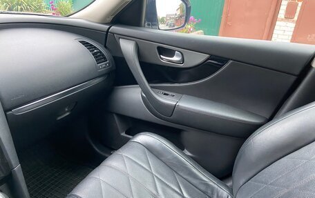 Infiniti QX70, 2016 год, 2 750 000 рублей, 10 фотография
