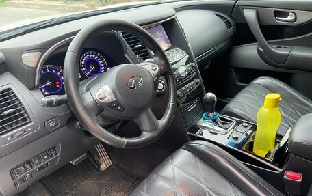 Infiniti QX70, 2016 год, 2 750 000 рублей, 9 фотография