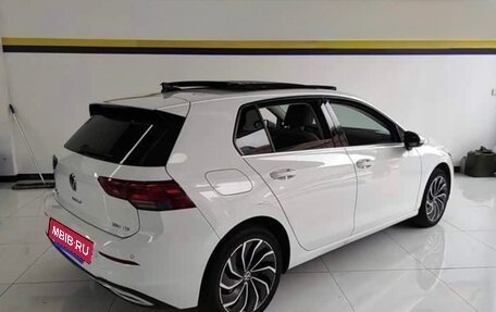 Volkswagen Golf VIII, 2022 год, 1 650 000 рублей, 2 фотография