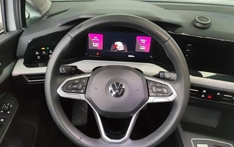 Volkswagen Golf VIII, 2022 год, 1 650 000 рублей, 6 фотография