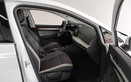 Volkswagen Golf VIII, 2022 год, 1 650 000 рублей, 10 фотография